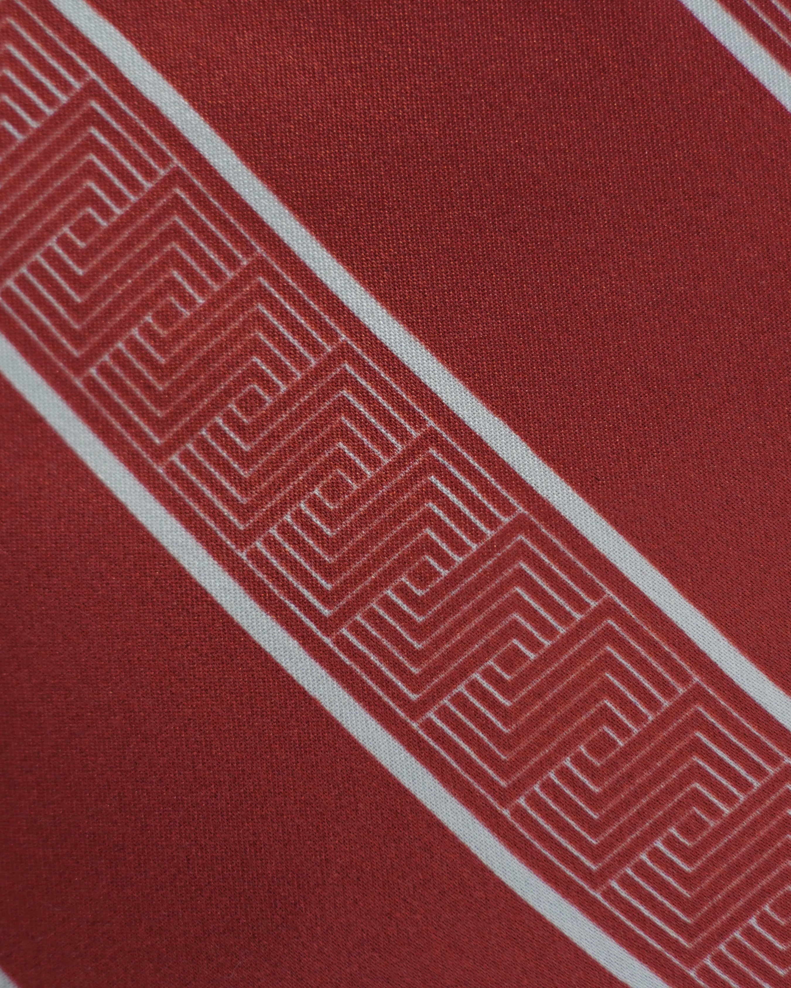 7-fold tie red stripes